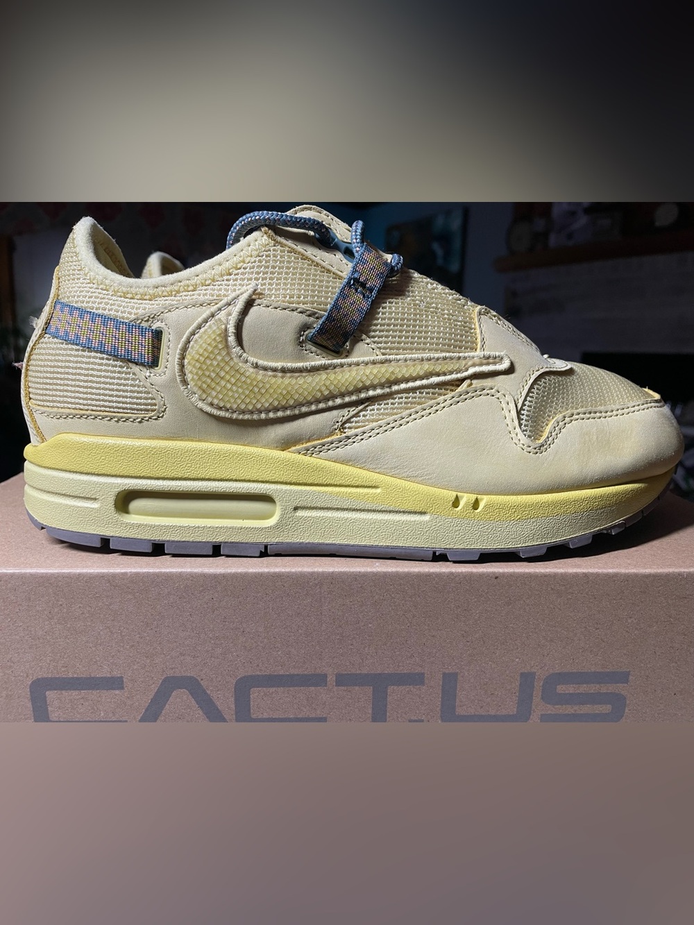 Nike Air Max 1
Travis Scott 🌵Cactus Jack 🌵Saturn Gold
8M